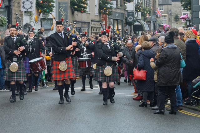 Christmas Fair 2017, Pipers entering Market Square, Saturday parade